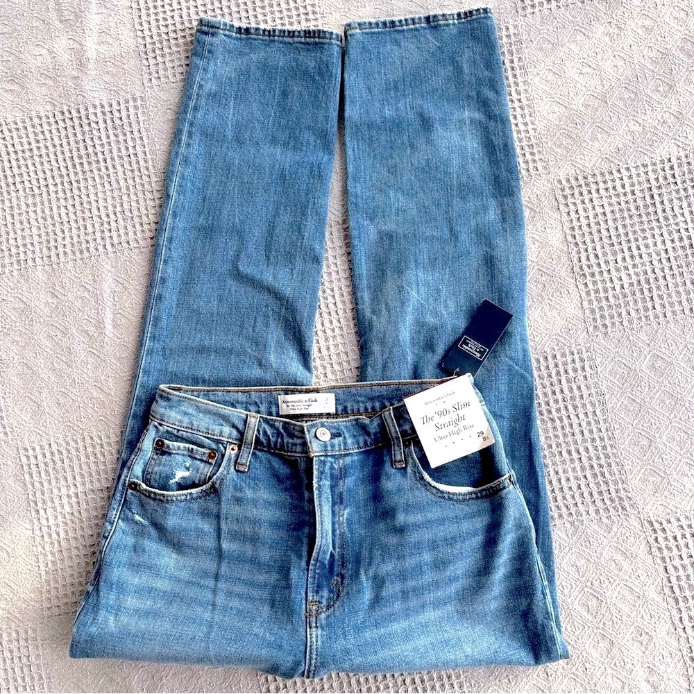 Abercrombie & Fitch The 90’s Slim Straight Ultra High Rise Destroyed Jean NWT